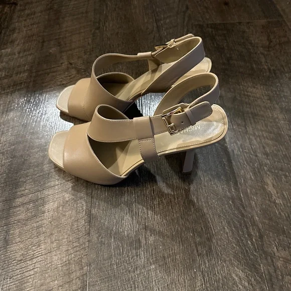 NEW Michael Kors Cleo Sandal - Size - 10 - Picture 2 of 4